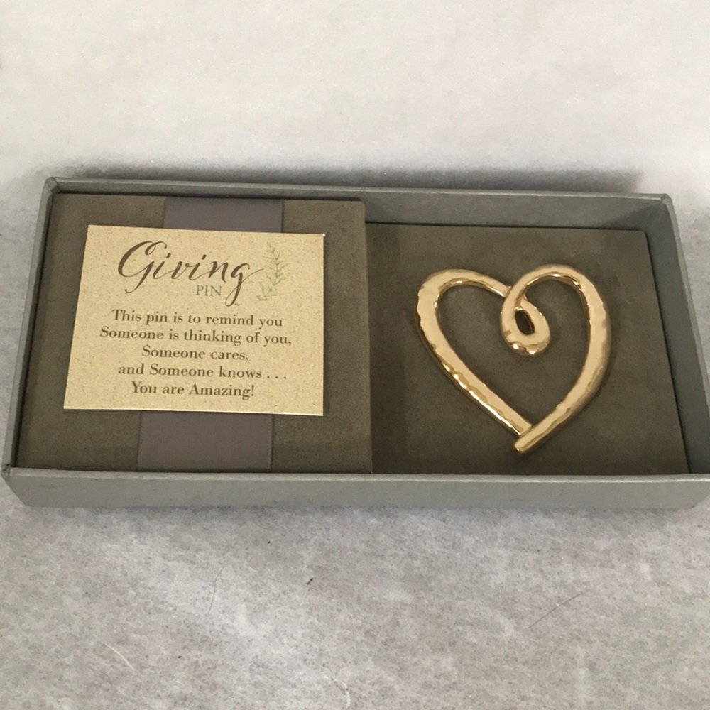 Demdaco Gold Tone Heart Pin Brooch New in Box